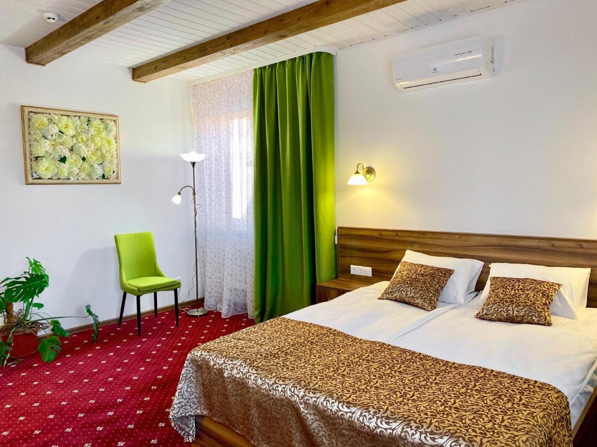 Rioro Hotel Myrhorod Exterior photo
